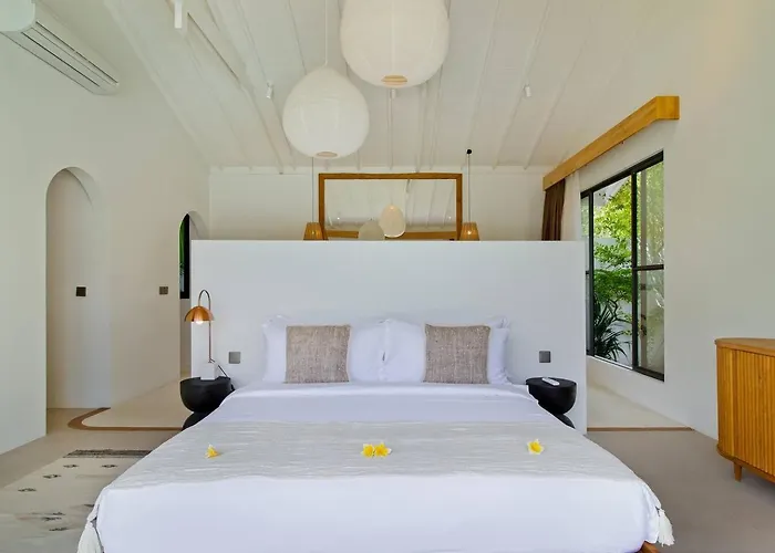 Stunning 3 Bed Villa, Close To Cafes And