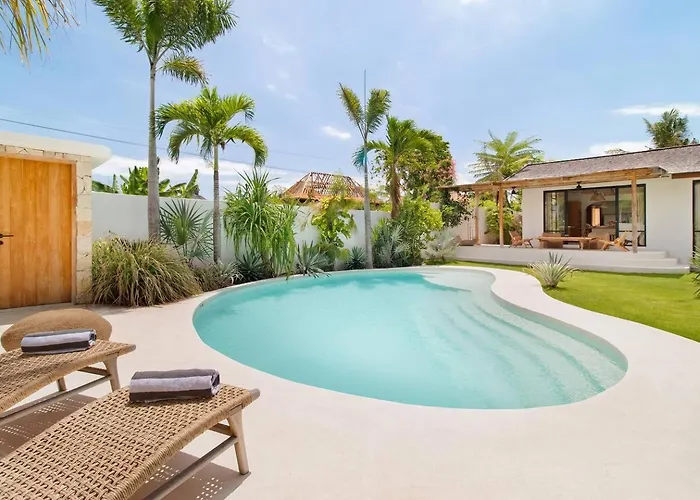 Stunning 3 Bed Villa, Close To Cafes And *