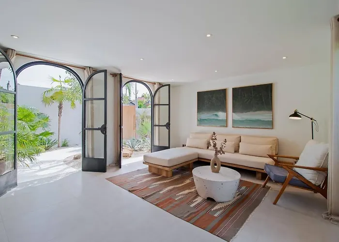 Stunning 3 Bed Villa, Close To Cafes And Canggu (Bali)