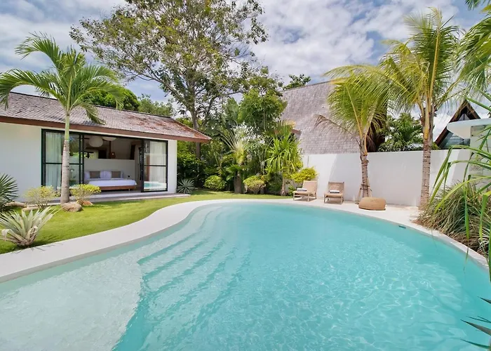 Stunning 3 Bed Villa, Close To Cafes And