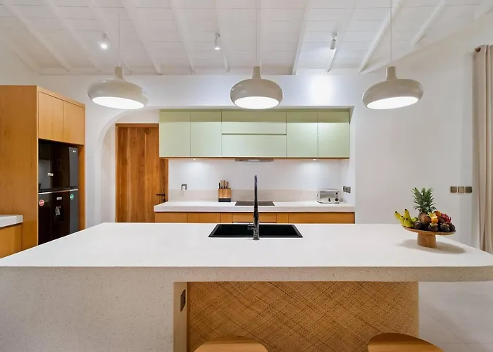 Villa Stunning 3 Bed Villa, Close To Cafes And *