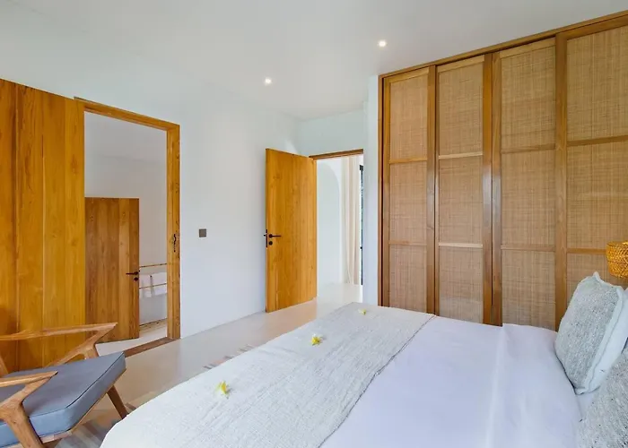 Stunning 3 Bed Villa, Close To Cafes And Villa Canggu (Bali)