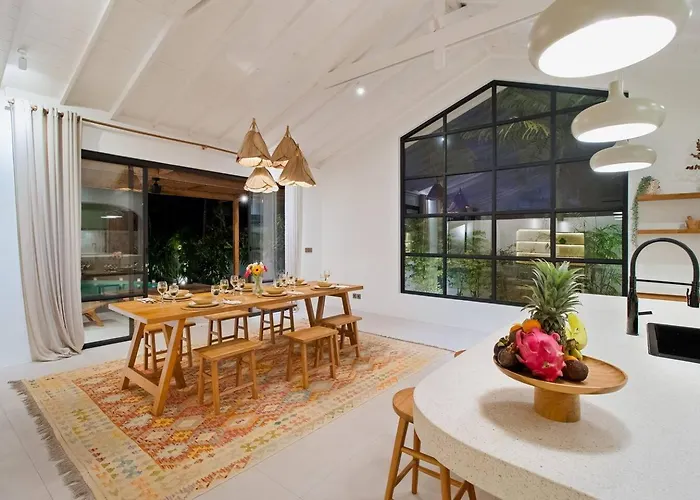 Stunning 3 Bed Villa, Close To Cafes And * Canggu (Bali)