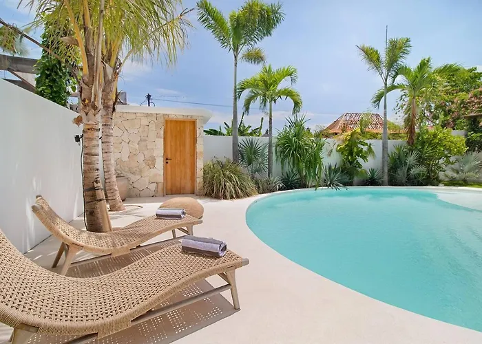 Stunning 3 Bed Villa, Close To Cafes And Villa