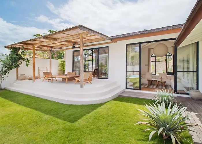 Stunning 3 Bed Villa, Close To Cafes And Canggu (Bali)