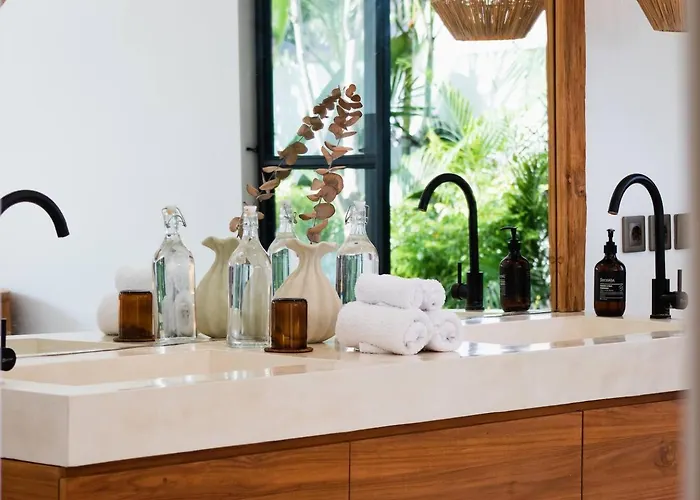 Stunning 3 Bed Villa, Close To Cafes And Villa Canggu (Bali)