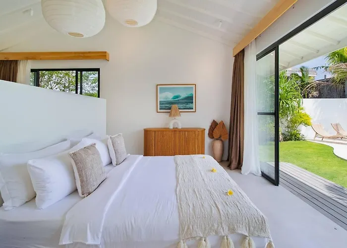 Stunning 3 Bed Villa, Close To Cafes And *