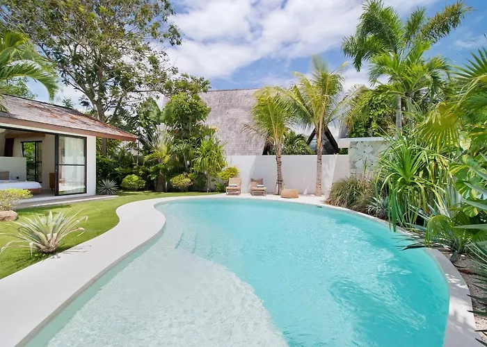Villa Stunning 3 Bed Villa, Close To Cafes And
