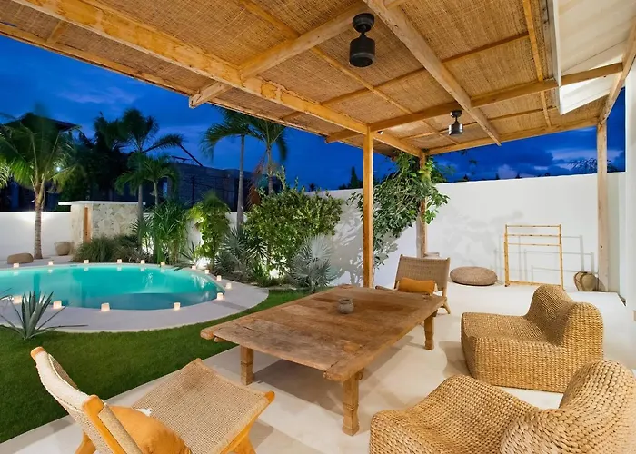 Villa Stunning 3 Bed Villa, Close To Cafes And *